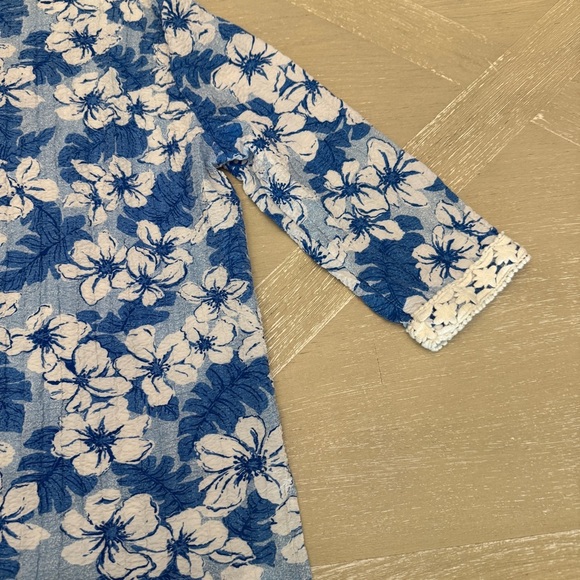 Cathy Daniels Blue and White Tropical Floral Tunic with Mandarin Collar - Picture 7 of 8